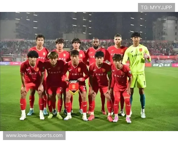 中国现役足球前十球员实力榜解析与未来展望 中国现役足球前十球员实力榜解析与未来展望