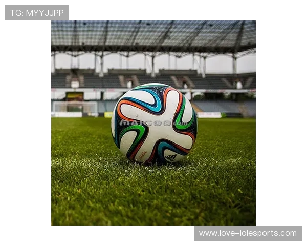 足球场上球星休息时的奇特睡姿和背后的健康秘密