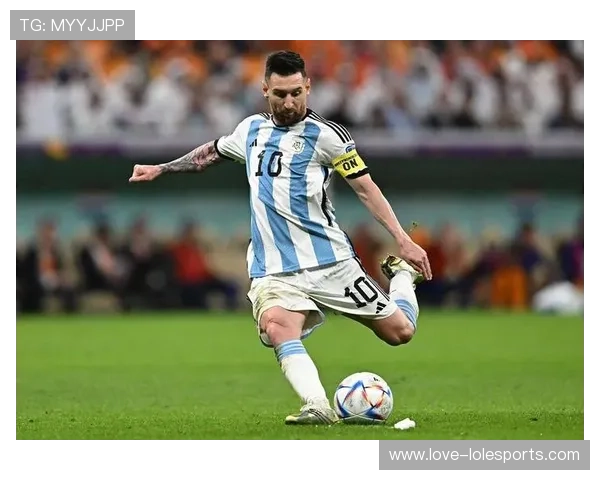 足球巨星私下生活罕见曝光展现真实一面令人倍感亲切