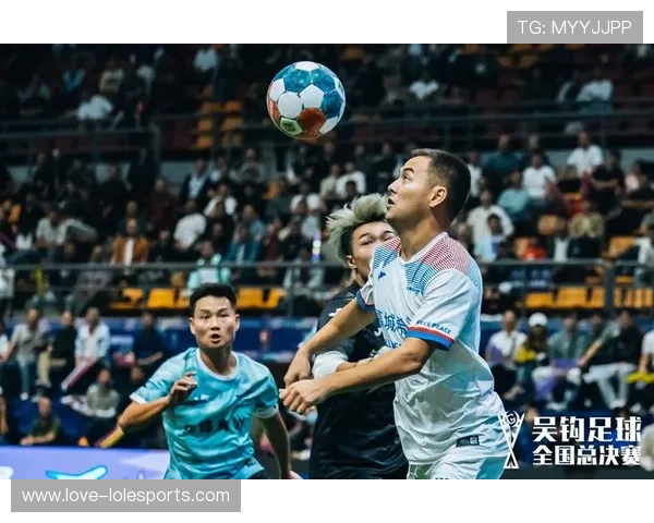 足球明星拍摄广告幕后花絮 揭秘他们如何完美演绎广告片精彩瞬间