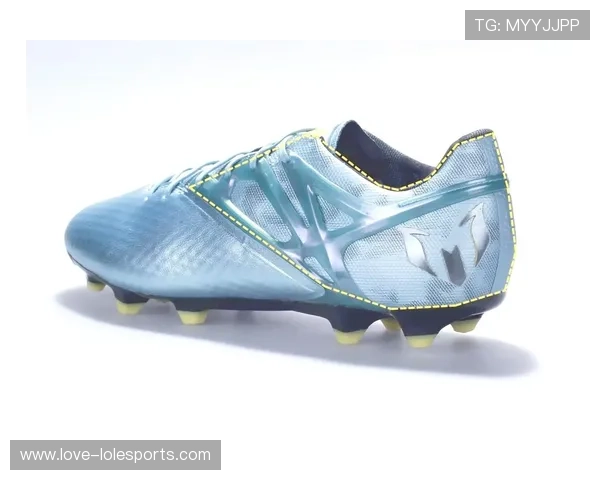 足球明星脚下的秘密武器揭晓 究竟哪款足球鞋助力他们登顶巅峰