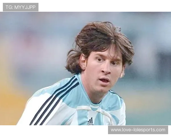 足球迷必知的传奇球星:从梅西到C罗,他们的故事和成就 足球迷必知的传奇球星:从梅西到C罗,他们的故事和成就